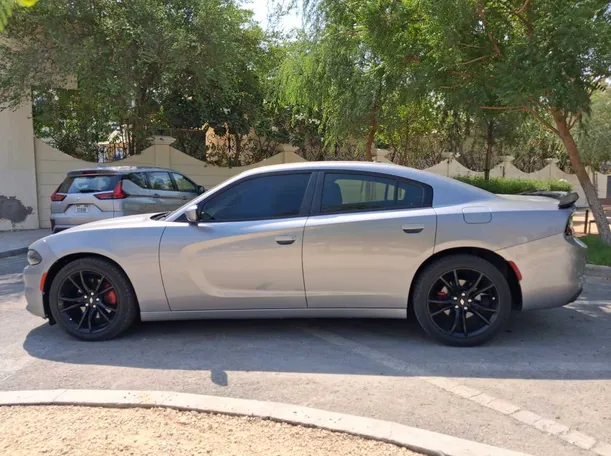 Car image 4