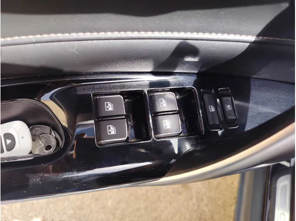 Car image 27