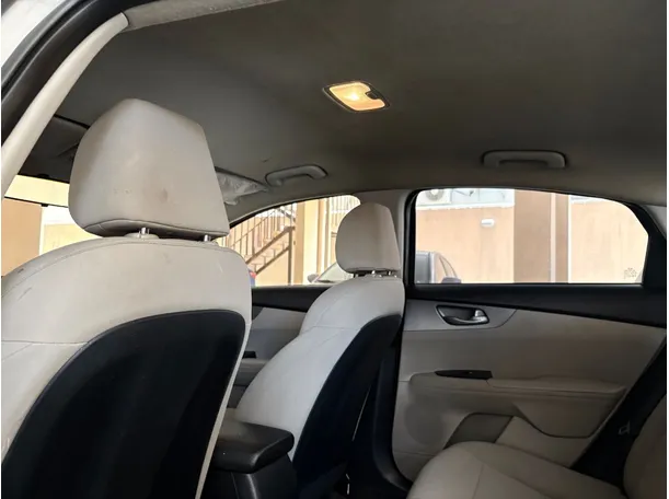 Car image 17