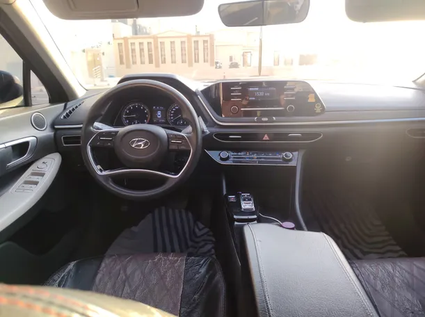 Car image 19