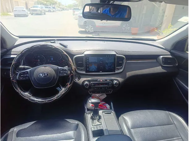 Car image 18