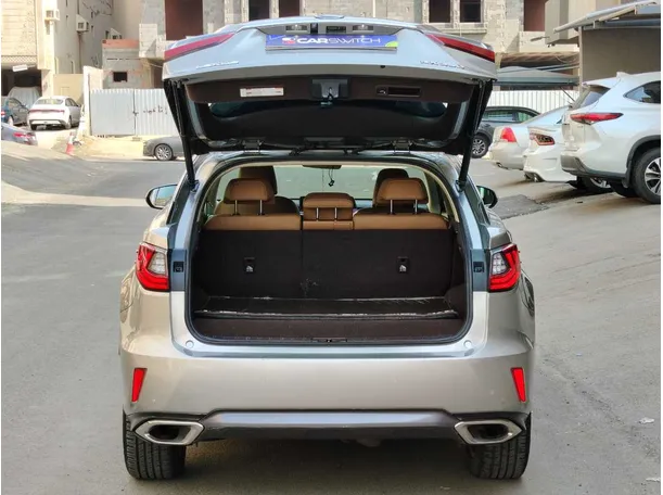 Car image 26
