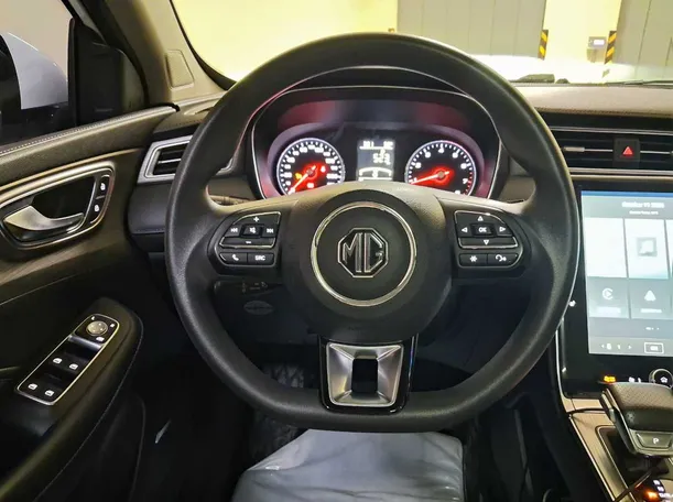 Car image 19