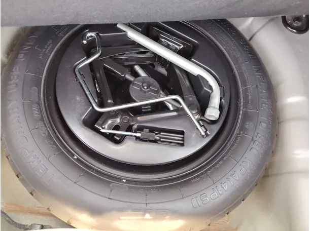 Car image 26