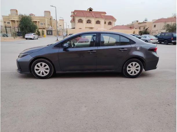 Car image 8