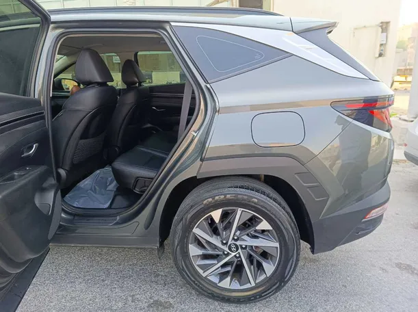Car image 17