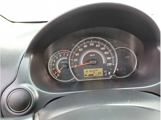 Car image 19