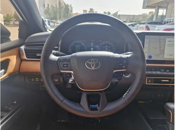 Car image 19
