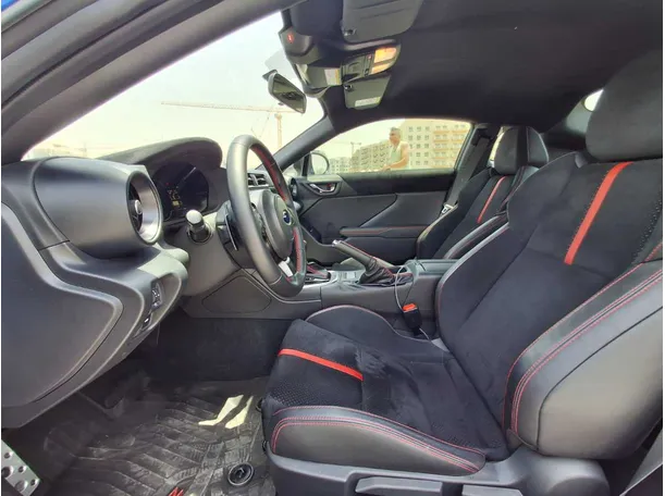 Car image 12