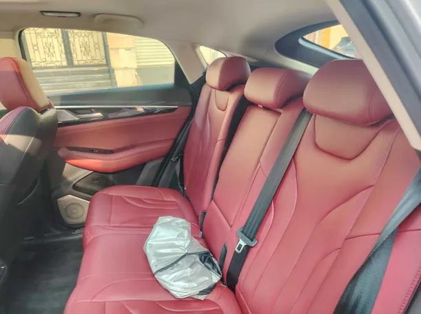 Car image 18