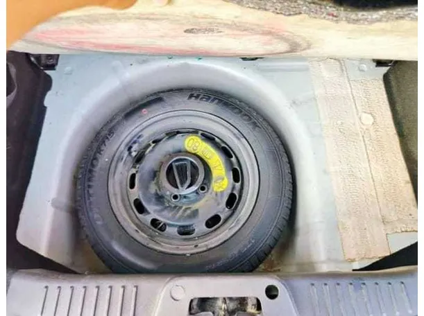 Car image 16
