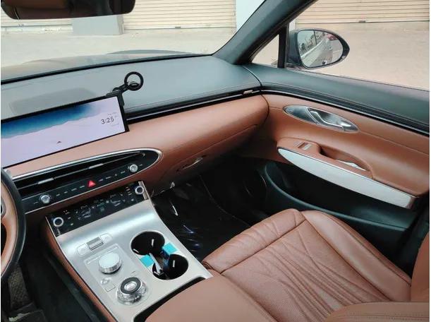 Car image 26