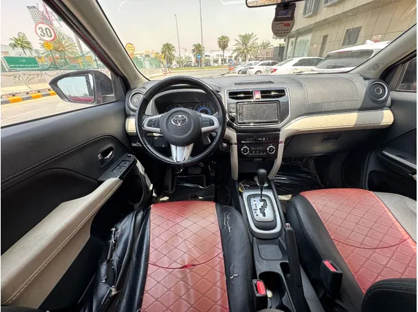Car image 16