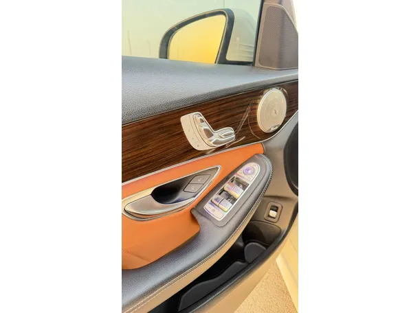 Car image 29