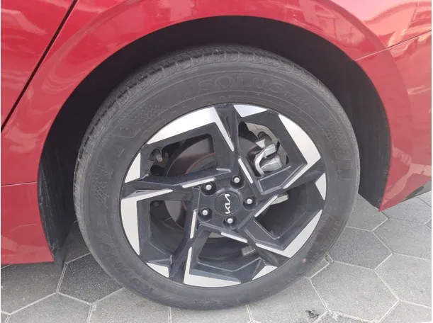 Car image 9