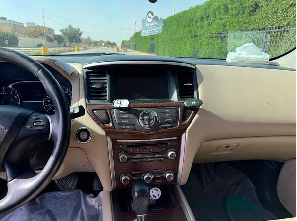 Car image 19