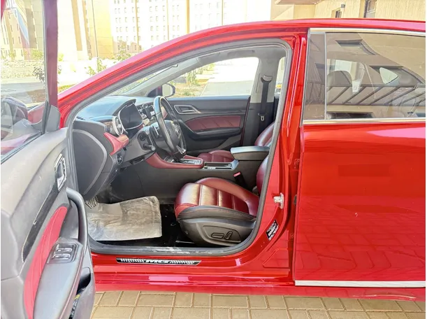 Car image 12