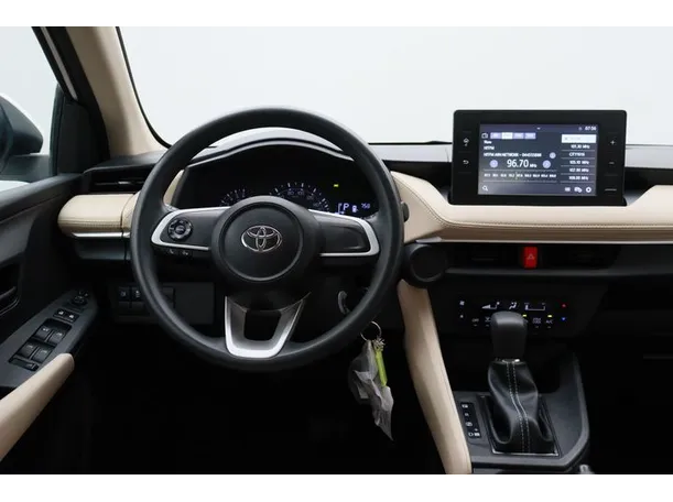 Car image 15