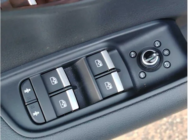 Car image 39