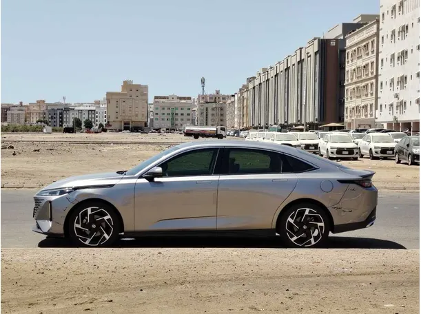 Car image 8