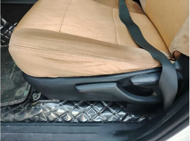 Car image 39