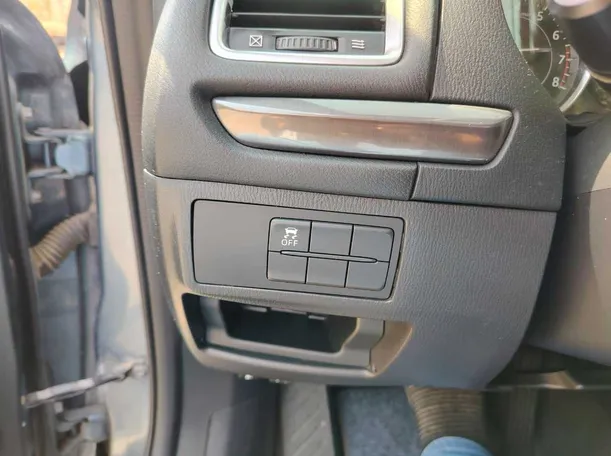 Car image 30