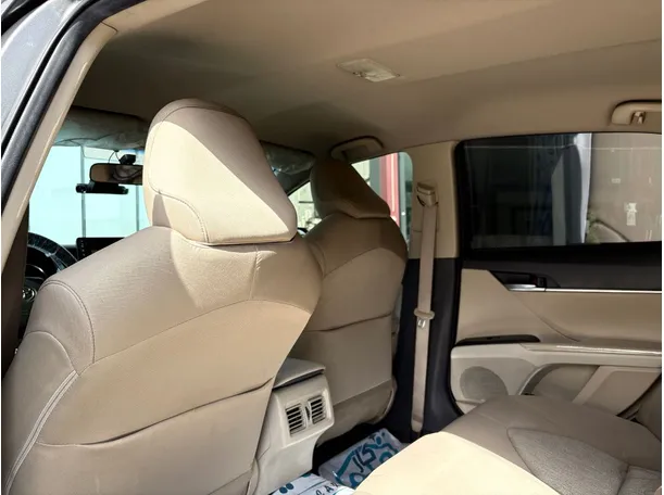 Car image 17