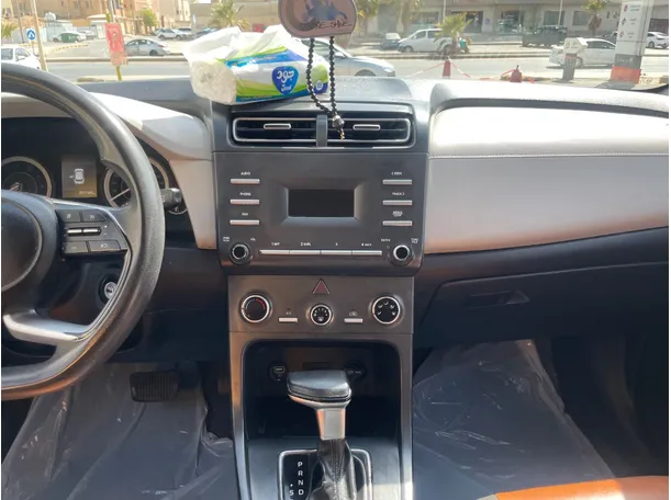 Car image 19