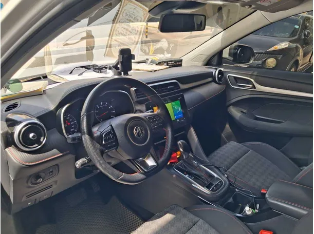 Car image 11