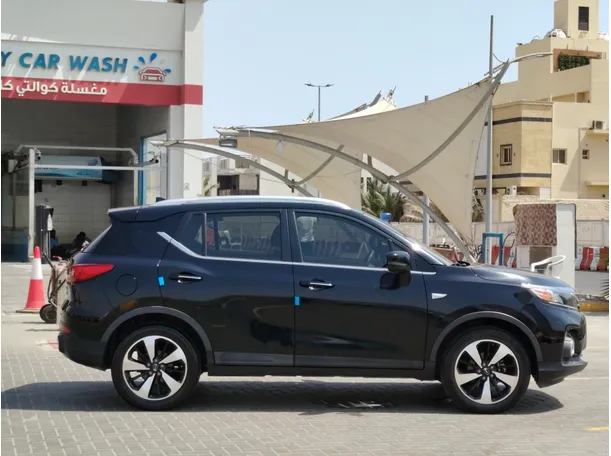 Car image 4