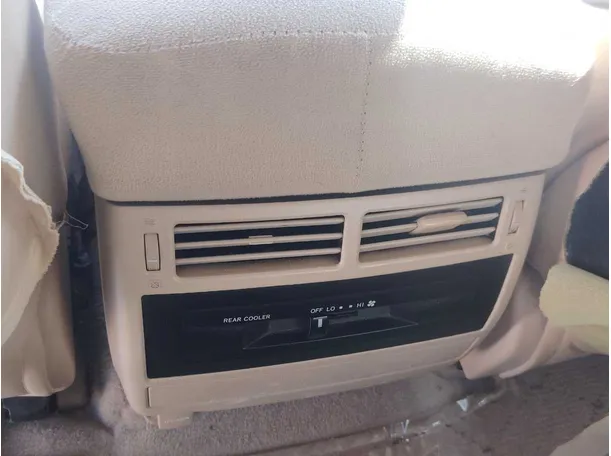 Car image 27