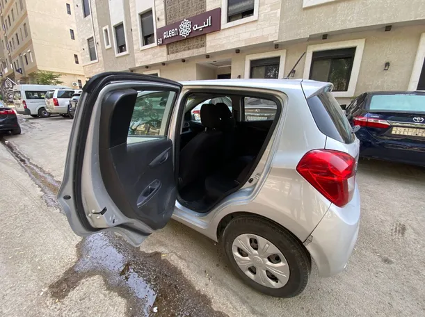 Car image 12