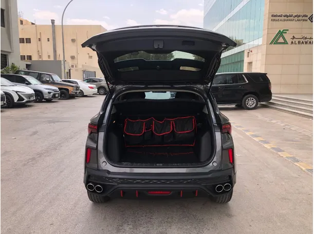 Car image 18