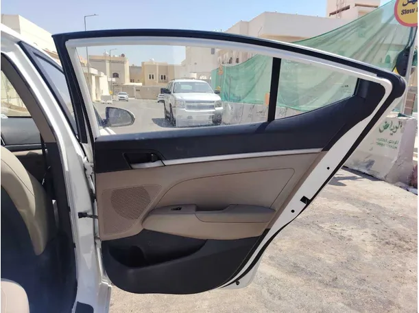 Car image 15