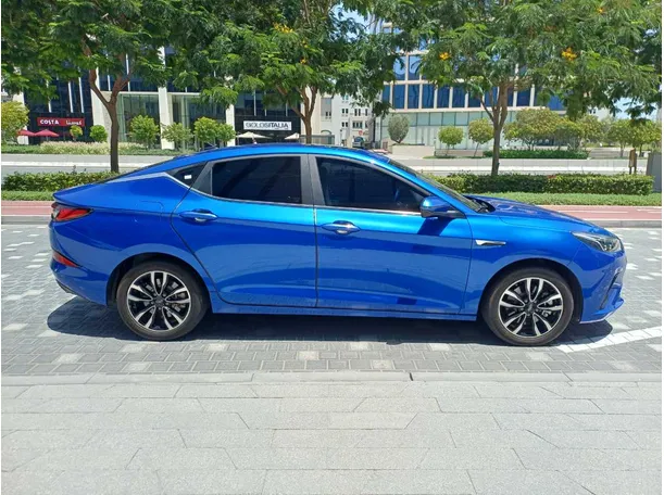 Car image 8
