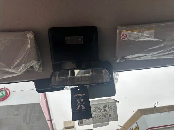 Car image 26