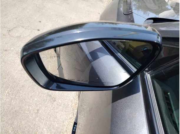 Car image 30