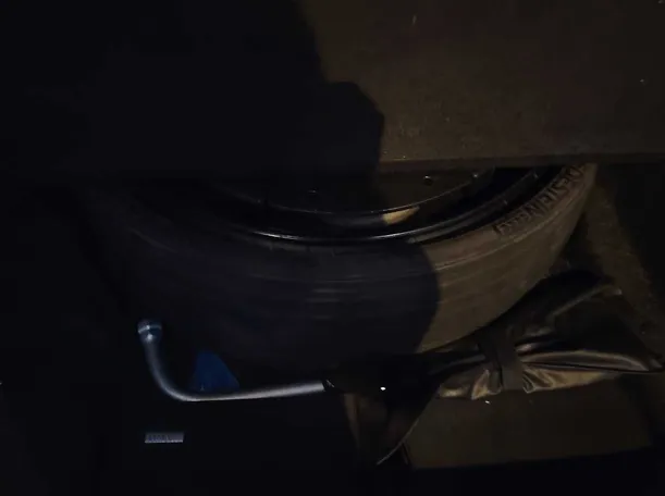Car image 30