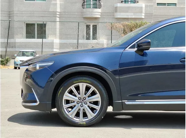 Car image 9