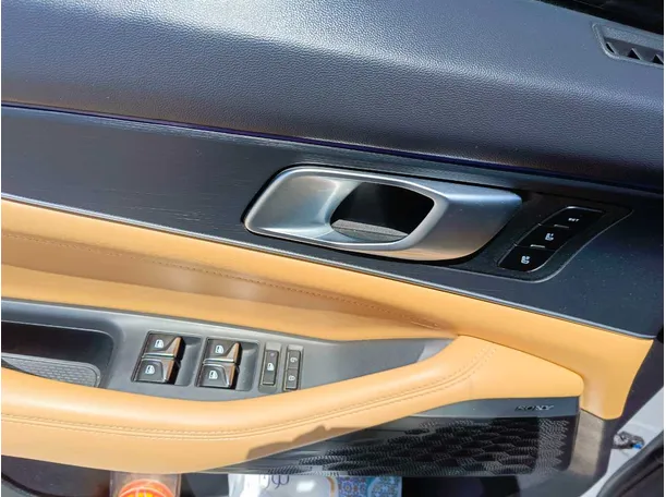 Car image 36