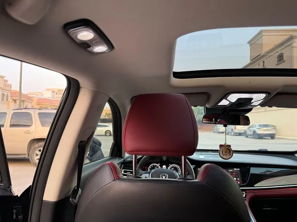 Car image 14
