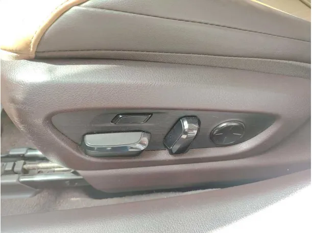 Car image 35