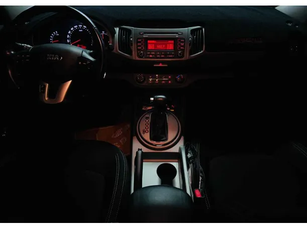 Car image 9
