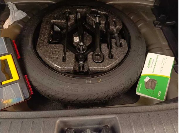 Car image 30