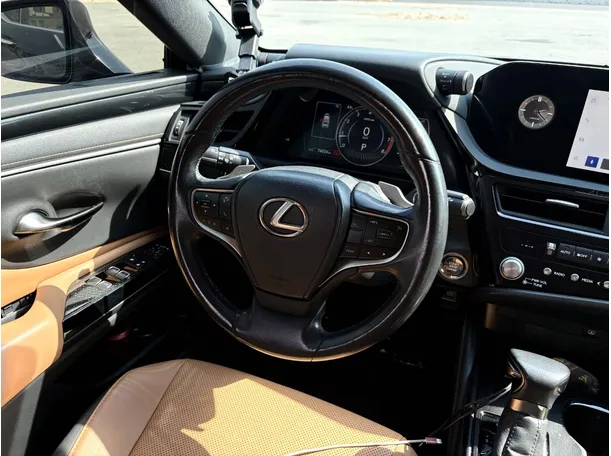 Car image 21