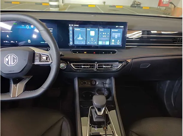 Car image 18