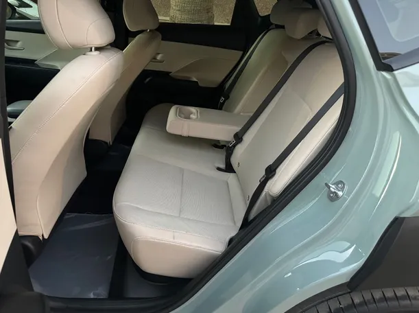 Car image 11