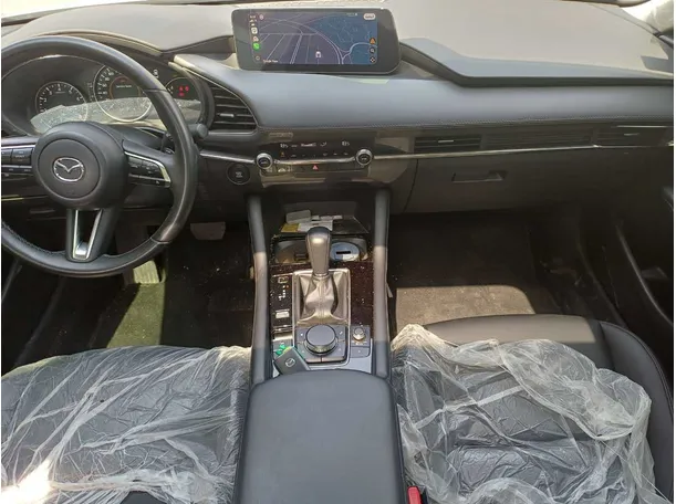 Car image 15