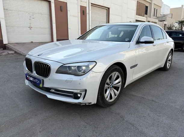 2014 بي ام دبليو 730 في الرياض