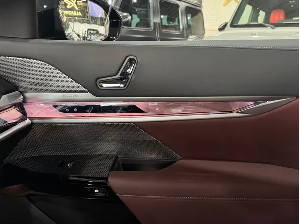 Car image 28